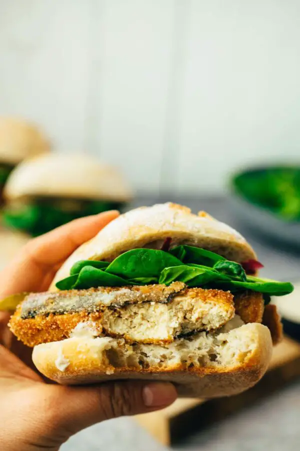 Veganer Fisch Burger mit Cashew-Remoulade — VEGANE VIBES