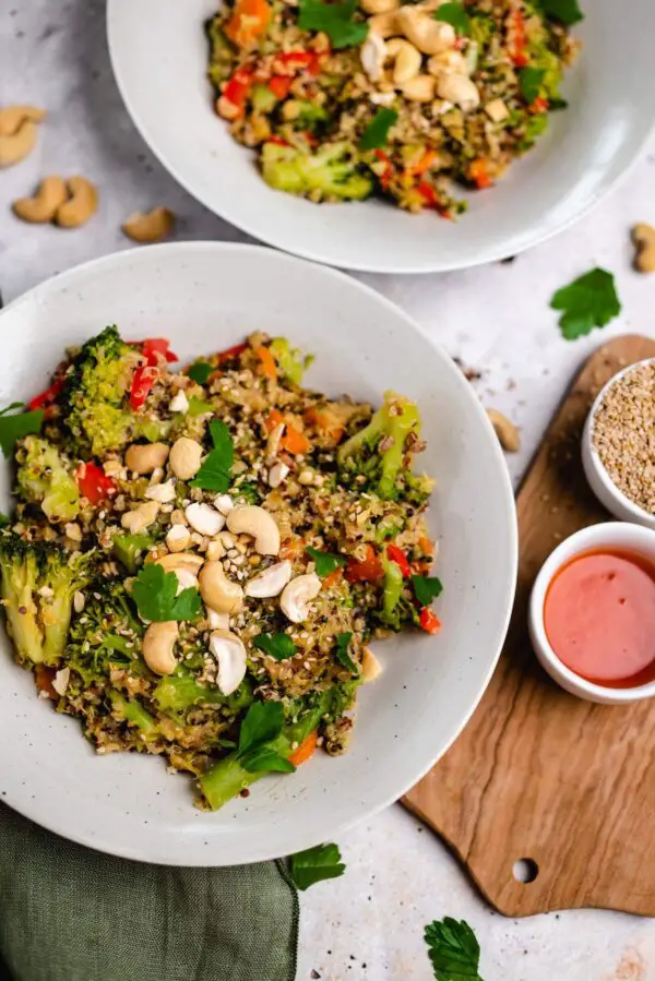 Vegane Quinoa Pfanne (20 Minuten) — VEGANE VIBES