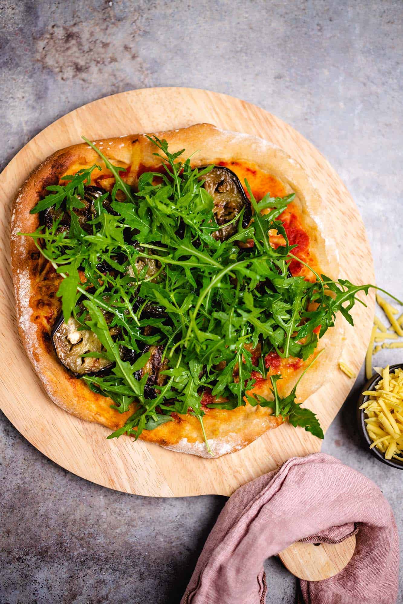 Pizza Mit Gerillter Aubergine Und Rucola VEGANE VIBES