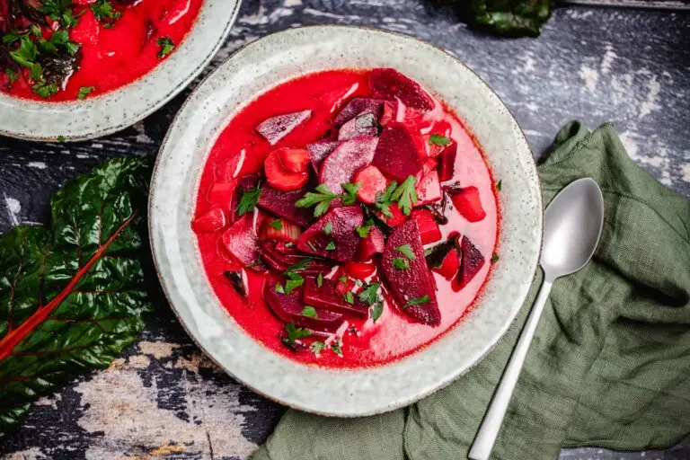 Polnische Rote-Beete Suppe (Botwinka) — VEGANE VIBES