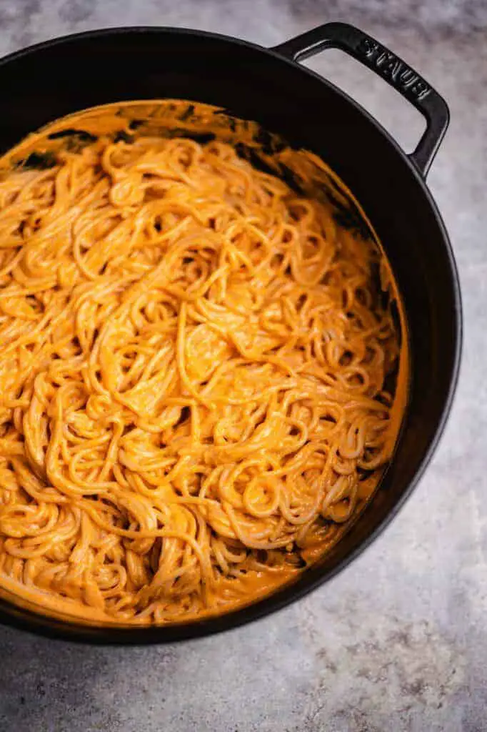 Pasta mit gerösteter Paprika Sauce — VEGANE VIBES