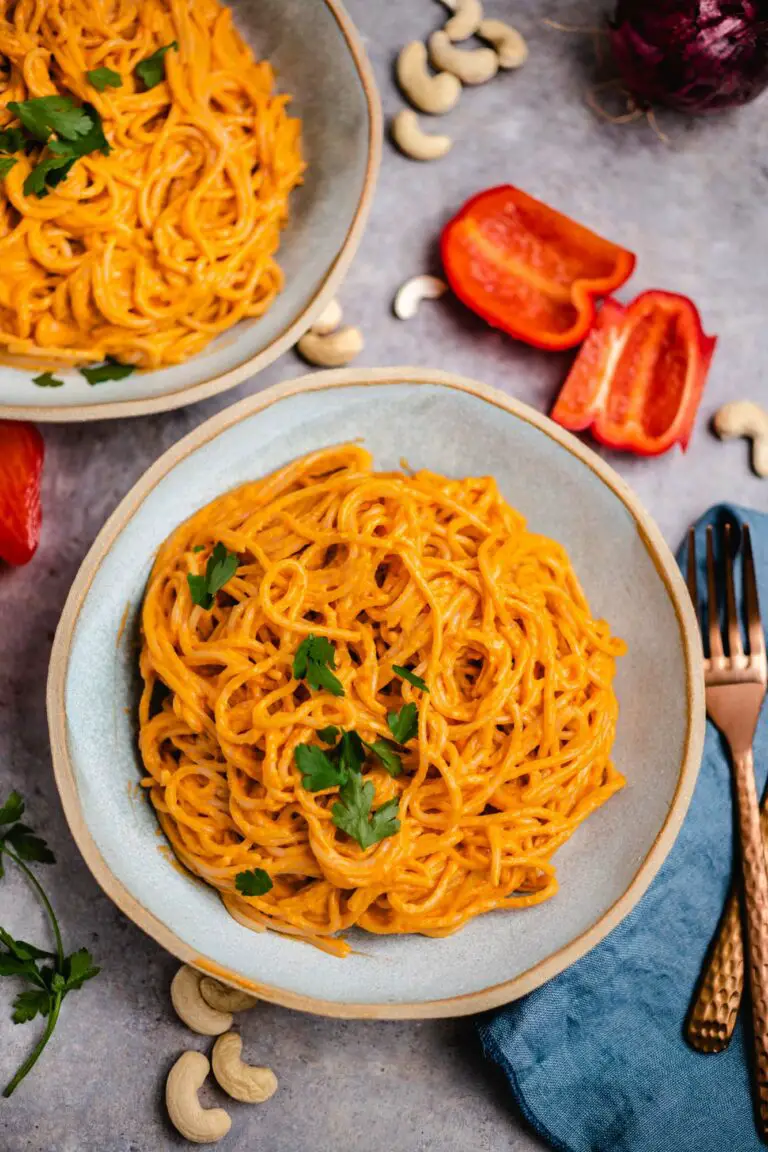 Pasta mit gerösteter Paprika Sauce — VEGANE VIBES