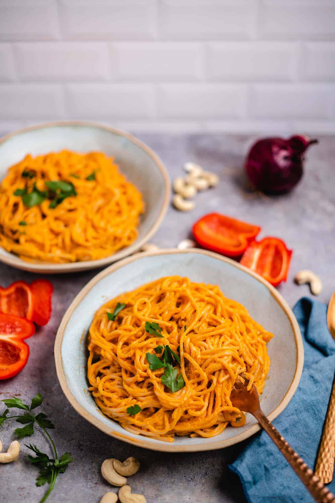 Pasta mit gerösteter Paprika Sauce — VEGANE VIBES