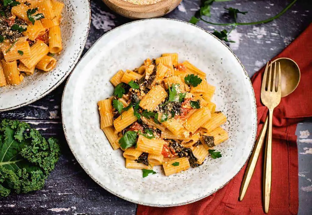 Bolognese mit Grünkohl und Tofu (vegan) Rezept