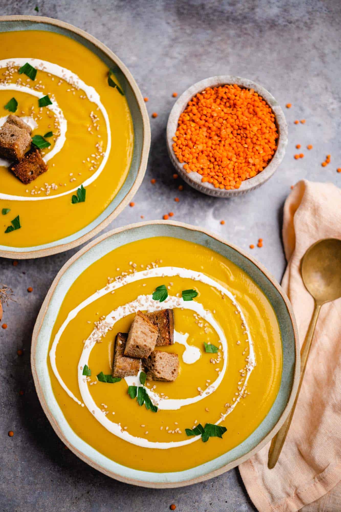 Suppe mit Süßkartoffeln und roten Linsen — VEGANE VIBES